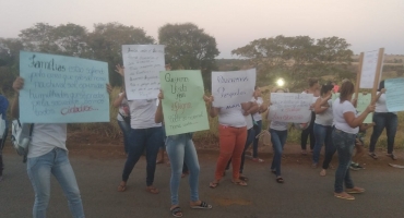 Patos de Minas: familiares de detentos fazem manifestação, após mudanças na escala de trabalho dos agentes Patos de Minas: familiares de detentos fazem manifestação, após mudanças na escala de trabalho dos agentes