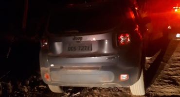 Veículo com queixa de roubo é recuperado pela PM na estrada vicinal que liga Quintinos a Tiros Veículo com queixa de roubo é recuperado pela PM na estrada vicinal que liga Quintinos a Tiros