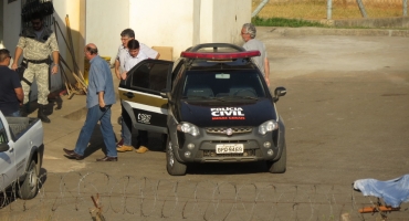 Ex-prefeito de Carmo do Paranaíba e outras 3 pessoas são presas por crimes de corrupção e lavagem de dinheiro Ex-prefeito de Carmo do Paranaíba e outras 3 pessoas são presas por crimes de corrupção e lavagem de dinheiro