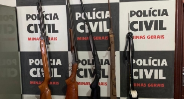 PC realiza operação, prende homem e apreende armas e dezenas de munições PC realiza operação, prende homem e apreende armas e dezenas de munições