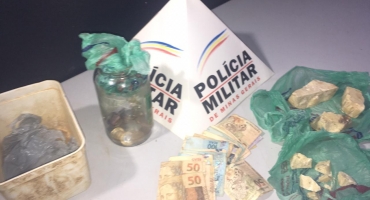 Homem é preso em Patos de Minas com dinheiro e grande quantidade de droga Homem é preso em Patos de Minas com dinheiro e grande quantidade de droga