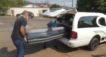 Corpo encontrado em estado de decomposição em Patos de Minas teria sido alvejado por tiros Corpo encontrado em estado de decomposição em Patos de Minas teria sido alvejado por tiros