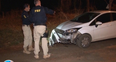 Acusados de provocar grave acidente na BR-365 são autuados e levados para o presídio Acusados de provocar grave acidente na BR-365 são autuados e levados para o presídio