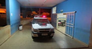 Mulher de 28 anos desfere golpe de faca no próprio irmão em Carmo do Paranaíba Mulher de 28 anos desfere golpe de faca no próprio irmão em Carmo do Paranaíba