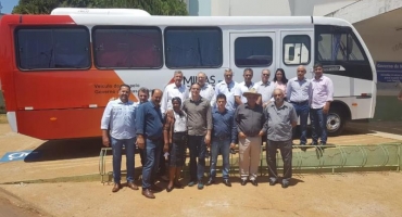 Durante Assembleia Extraordinária CISALP recebe 3 micro-ônibus doados por deputados