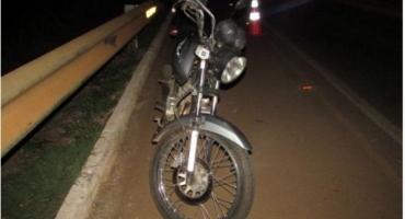 Roda de motocicleta trava e atirador do exército fica ferido na BR-354 em Lagoa Formosa Roda de motocicleta trava e atirador do exército fica ferido na BR-354 em Lagoa Formosa