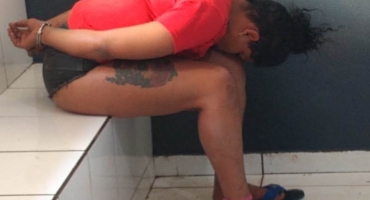 Garota de programa é presa em Patos de Minas suspeita de furtar celular de vigia de posto Garota de programa é presa em Patos de Minas suspeita de furtar celular de vigia de posto