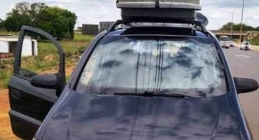 Motorista é presa na BR-354 em Patos de Minas por cobrar carona remunerada Motorista é presa na BR-354 em Patos de Minas por cobrar carona remunerada