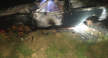 Chamas consomem automóvel na MG-230 no município de Patrocínio