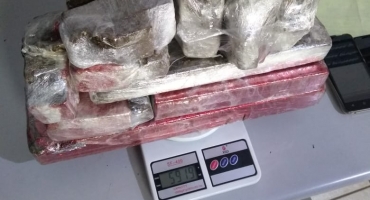 Três suspeitos são detidos acusados de tráfico de drogas na cidade de Patos de Minas