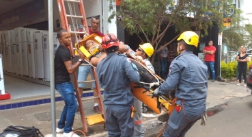 Homem recebe descarga elétrica enquanto trabalhava em telhado no Centro de Patos de Minas