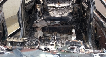 Veículo utilizado por bandidos em assalto a relojoaria em Lagoa Formosa é encontrado incendiado