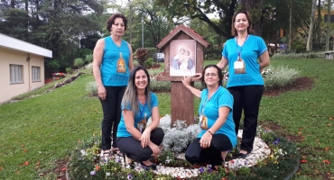 Grupo Mãe Rainha de Lagoa Formosa visita Santuário de Nossa Senhora Mãe e Rainha na cidade de Atibaia Grupo Mãe Rainha de Lagoa Formosa visita Santuário de Nossa Senhora Mãe e Rainha na cidade de Atibaia