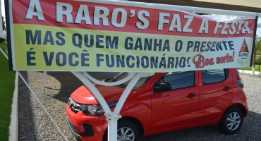 Raros Alimentos realiza festa de confraternização e sorteia automóvel entre funcionários