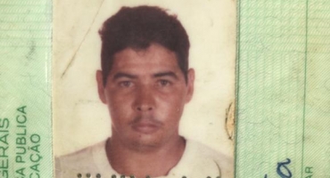 Filho mata o pai com 22 facadas no município de Varjão de Minas Filho mata o pai com 22 facadas no município de Varjão de Minas