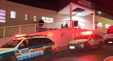 Rapaz é baleado em boate da Marabá em Patos de Minas e dificulta apuração do crime Rapaz é baleado em boate da Marabá em Patos de Minas e dificulta apuração do crime
