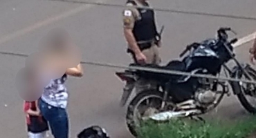 Motociclista inabilitado fica gravemente ferido em acidente no “cruzamento da morte” em Patos de Minas