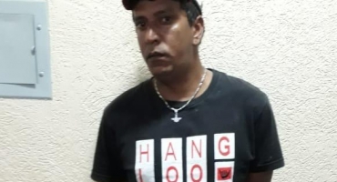 Homem oferece cocaína para garotas de programa e clientes de boate em Carmo do Paranaíba e acaba preso Homem oferece cocaína para garotas de programa e clientes de boate em Carmo do Paranaíba e acaba preso