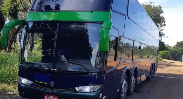 PRF de Patos de Minas aborda e autua ônibus de transporte de passageiros irregular