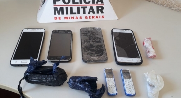 PM de Carmo do Paranaíba apreende celulares que supostamente seriam levados para dentro de penitenciária 