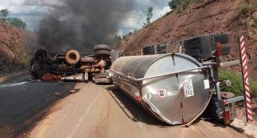 Caminhoneiro morre em acidente no último dia do ano na BR-352