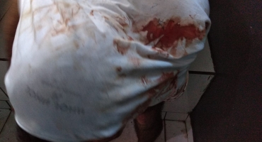 Indivíduo embriagado esfaqueia homem em mercearia em Patos de Minas
