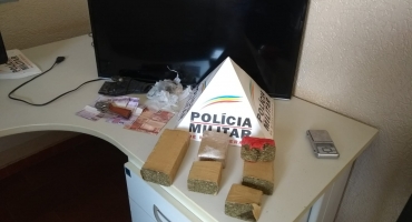 Durante cumprimento de mandado PM de Carmo do Paranaíba localizada grande quantidade de maconha