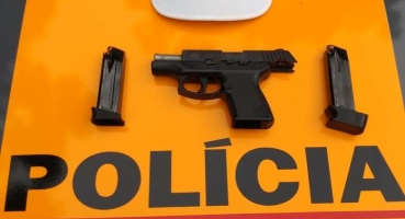PM aborda veículo na MG-230 e localiza arma de fogo e munições dentro de mochila