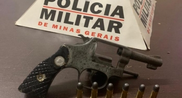  Polícia Militar de Presidente Olegário apreende arma de fogo e conduz homem à delegacia