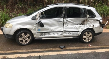 Acidente na curva dos Moreiras na BR-365 deixa seis pessoas feridas
