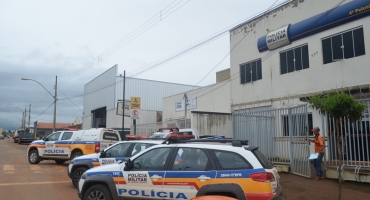 Polícia Militar encaminha suspeitos de cometerem assalto em drogaria de Lagoa Formosa para a delegacia