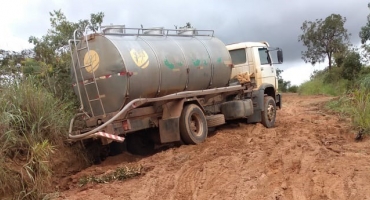 Chuvas prejudicam transporte escolar e produção agropecuária em vários municípios Chuvas prejudicam transporte escolar e produção agropecuária em vários municípios