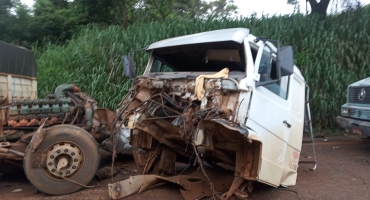 Acidente entre caminhão e ônibus na MG-230 deixa 15 pessoas feridas no município de Patrocínio
