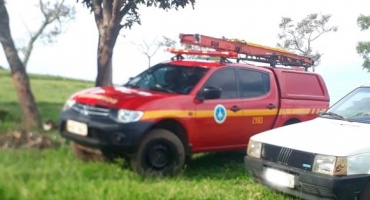 Bombeiros fazem busca em represa por garoto desaparecido em Presidente Olegário