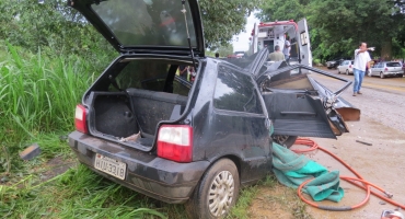 Veículo de Carmo do Paranaíba sofre acidente na BR-354 e deixa passageira gravemente ferida
