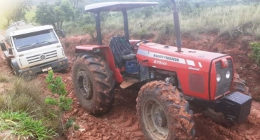 Chuvas causam estragos na rodovia LMG-726 e motoristas cobram providências das autoridades