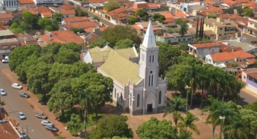 Lagoa Formosa completa 57 anos com entrega de comenda e distribuição de bolo 