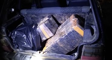 Polícia Militar de Monte Carmelo apreende 138 tabletes de maconha dentro de veículo na MG-223 Polícia Militar de Monte Carmelo apreende 138 tabletes de maconha dentro de veículo na MG-223