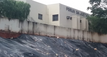 Com risco de desabamento prédio do Fórum da Justiça do Trabalho é interditado em Patos de Minas Com risco de desabamento prédio do Fórum da Justiça do Trabalho é interditado em Patos de Minas