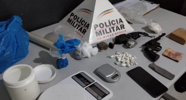 Drogas, arma e balança de precisão são apreendidas após roubo no Bairro Ipanema em Patos de Minas