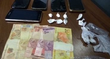 Polícia Militar de Carmo do Paranaíba apreende cocaína e maconha em residência no Bairro Morro Grande