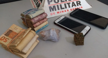 Polícia cumpre mandado prende três pessoas e apreende drogas e 11 mil reais