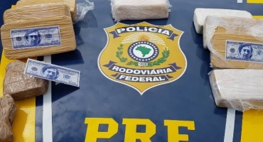 Patos de Minas: mulher de 25 anos e adolescente são  flagradas transportando cocaína em tanque de automóvel