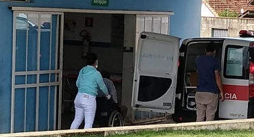 Durante bebedeira homem apodera de enxada e desfere dois golpes na cabeça de colega