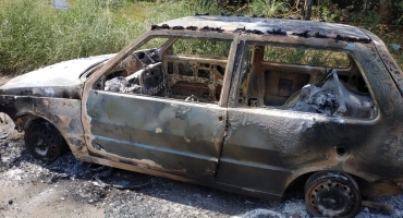Presidente Olegário: motorista entra em veículo ateia fogo e morre carbonizado