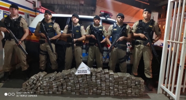 Polícia Militar de Ibiá apreende 237 tabletes de maconha e prende mulher suspeita de tráfico