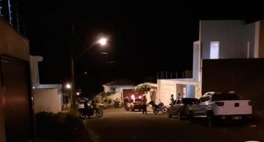 Bandidos armados abordam moradores e roubam correntes e pulseira de ouro em Patos de Minas