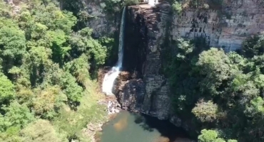 Jovem morre ao cair de cachoeira de 80 metros no município de Guarda-Mor