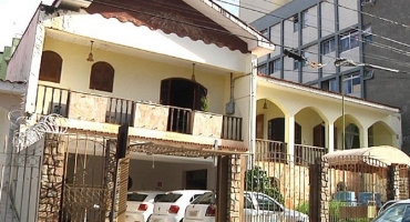 Dos 13 casos de COVID-19 registrados em Patos de Minas 4 são profissionais da área da saúde