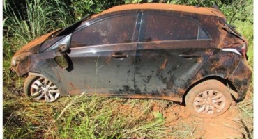 Motorista perde controle e capota veículo no MG-410 em Presidente Olegário